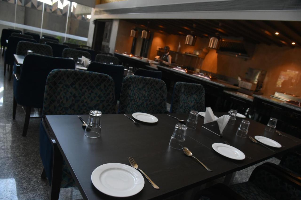 Hotel Accord Premier Raigarh Kültér fotó